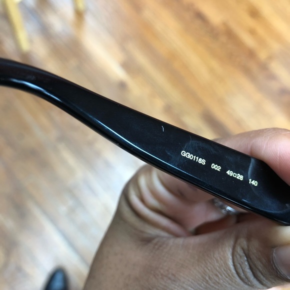 Authentic Gucci 0116s Black Sunglasses - Picture 4 of 5
